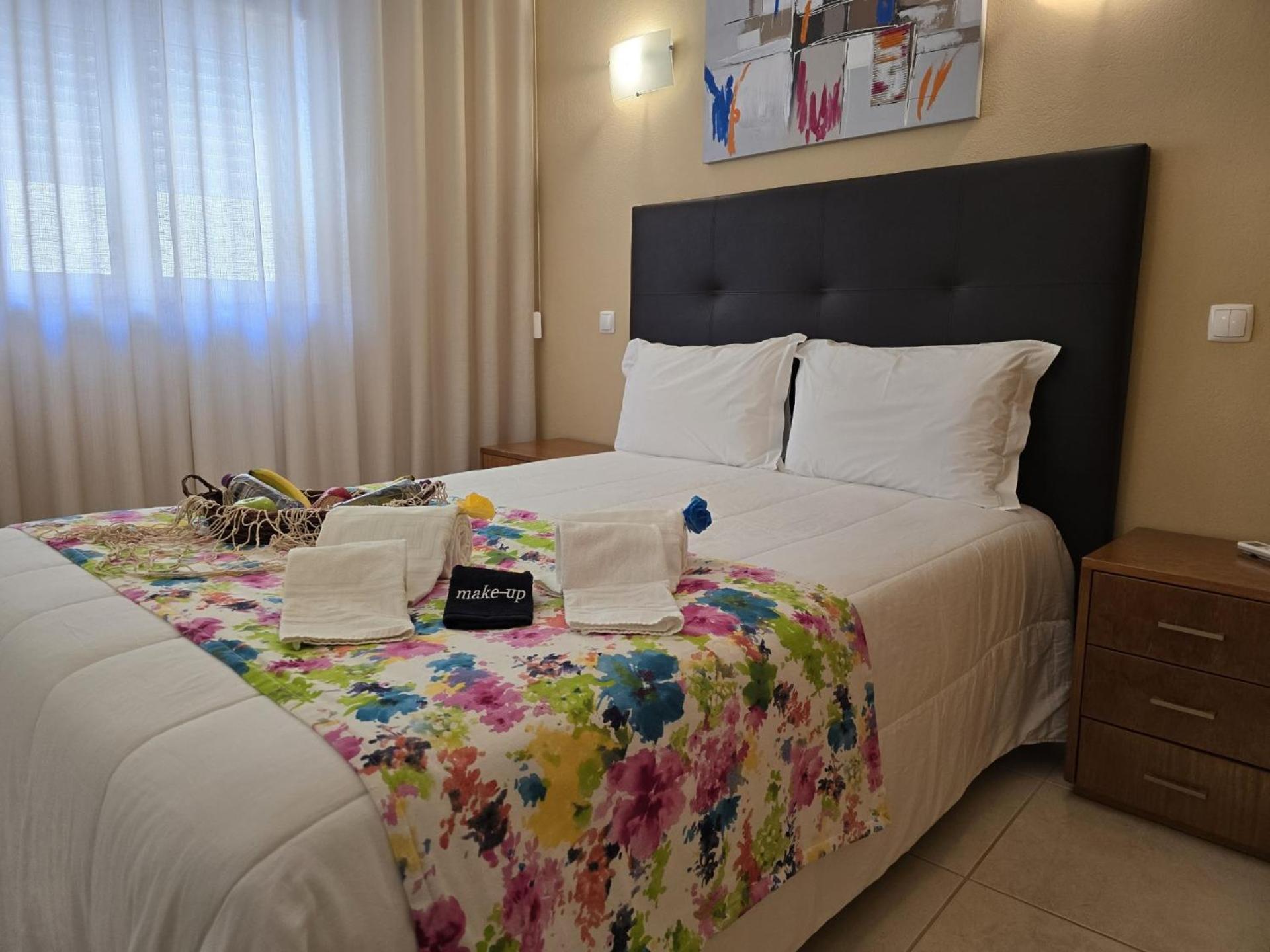 Lc'S Guesthouse Лагуш Екстер'єр фото