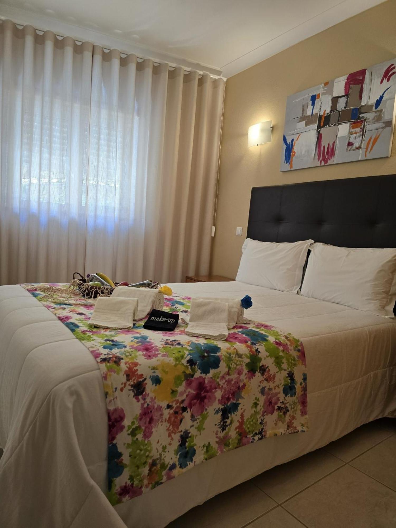 Lc'S Guesthouse Лагуш Екстер'єр фото
