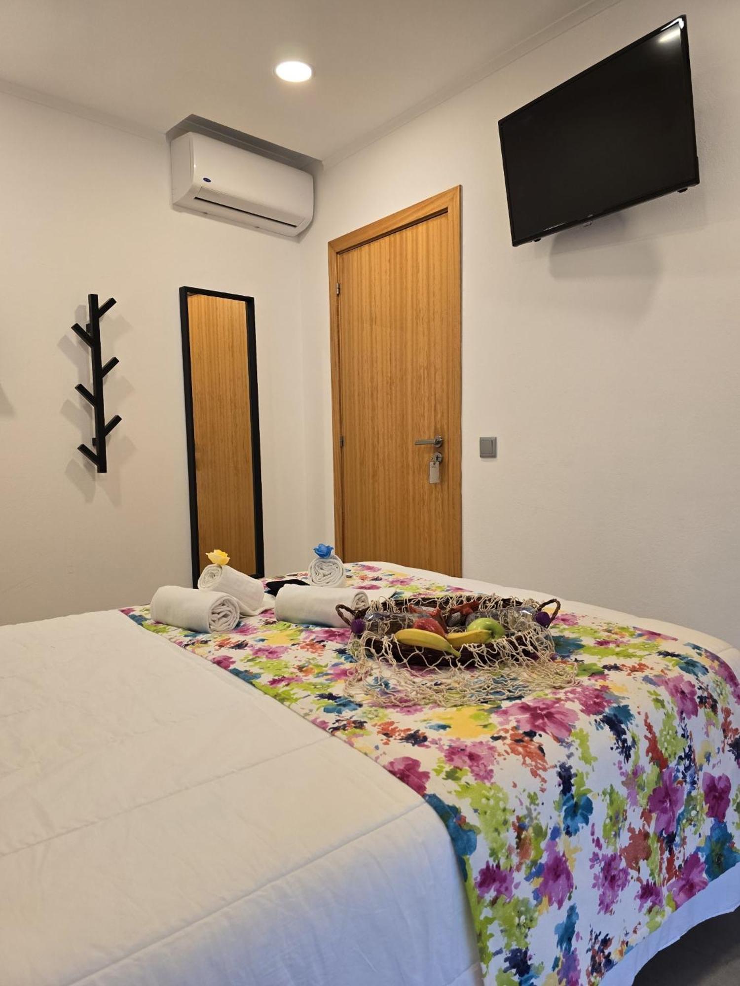 Lc'S Guesthouse Лагуш Екстер'єр фото