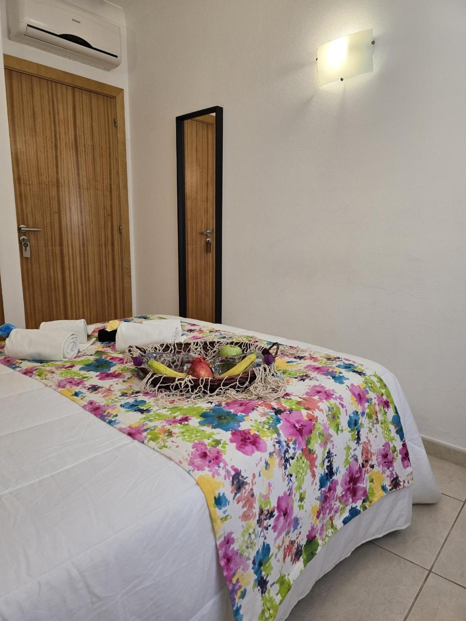 Lc'S Guesthouse Лагуш Екстер'єр фото