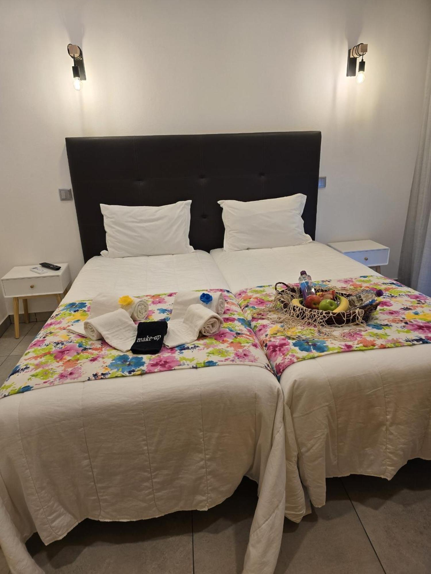 Lc'S Guesthouse Лагуш Екстер'єр фото