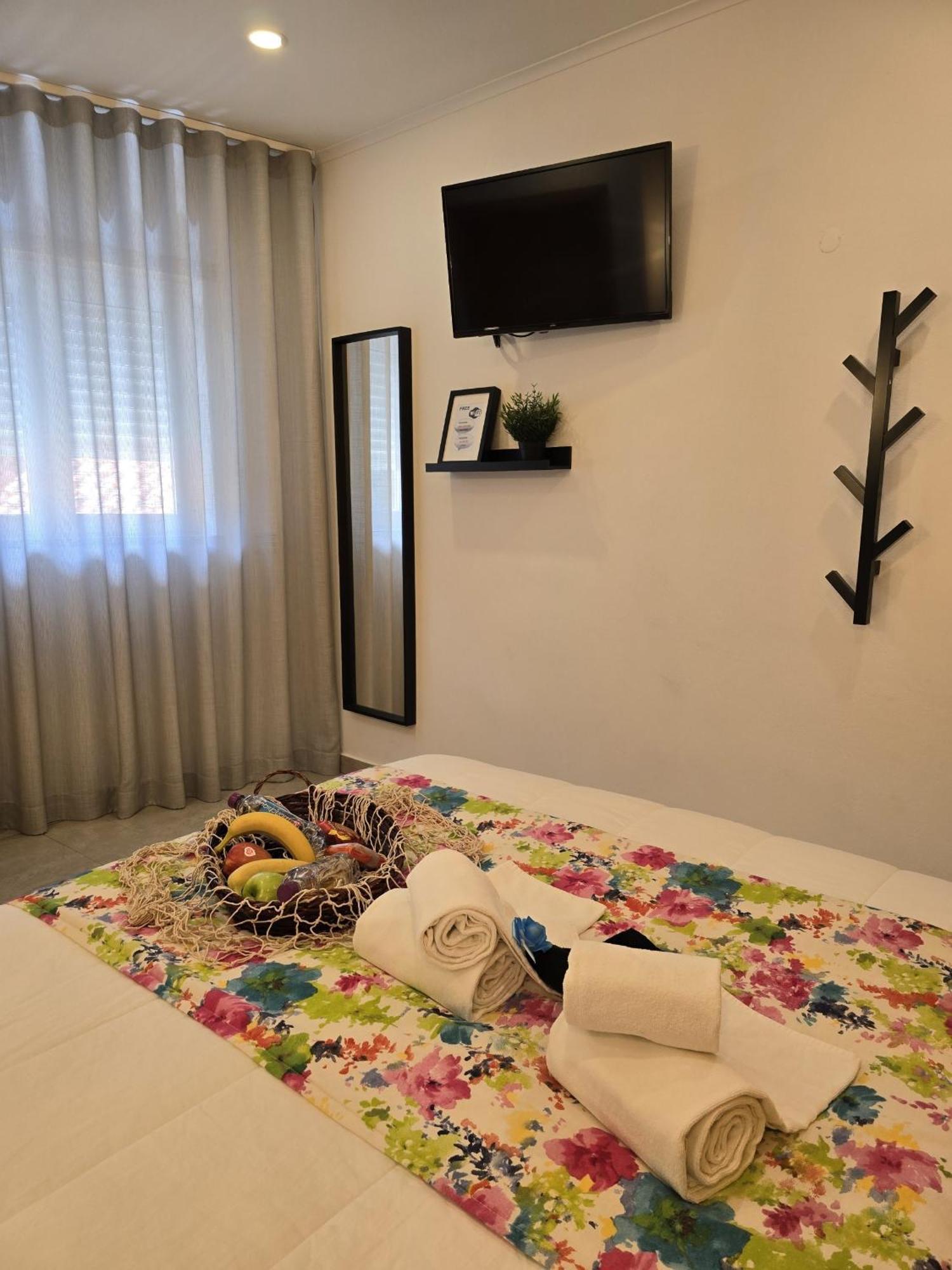 Lc'S Guesthouse Лагуш Екстер'єр фото
