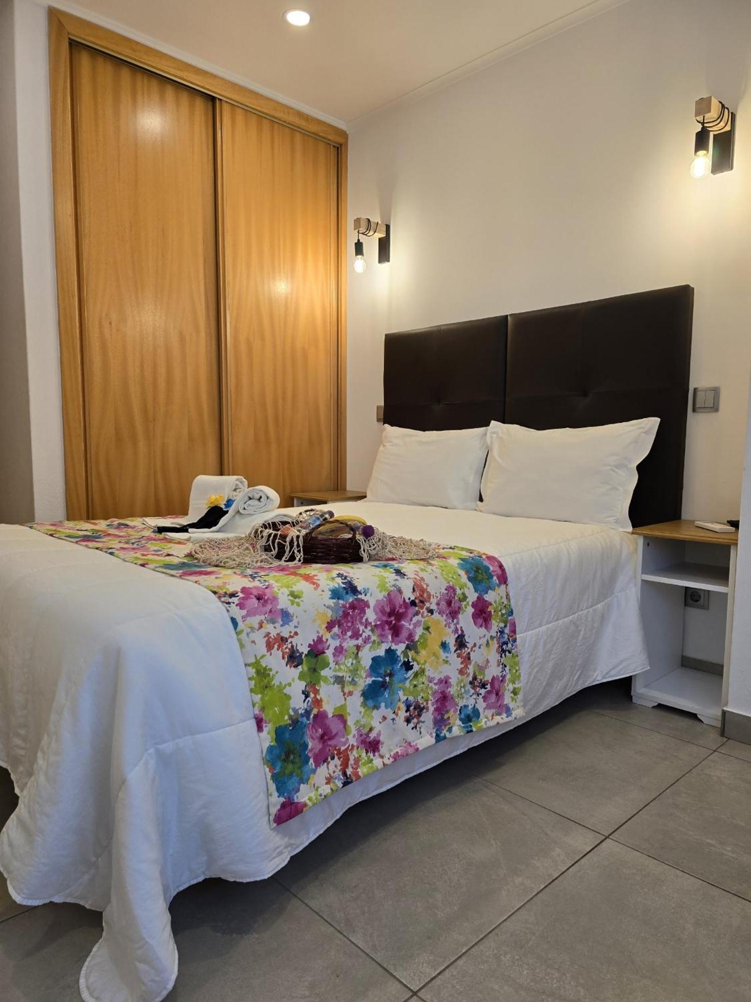 Lc'S Guesthouse Лагуш Екстер'єр фото