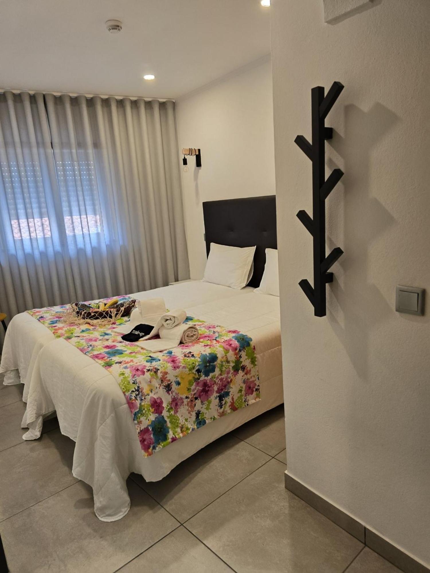 Lc'S Guesthouse Лагуш Екстер'єр фото