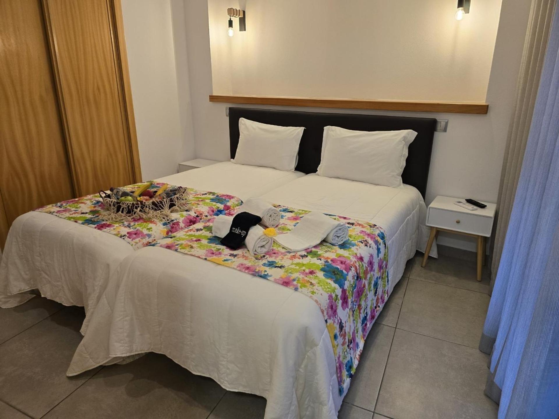 Lc'S Guesthouse Лагуш Екстер'єр фото