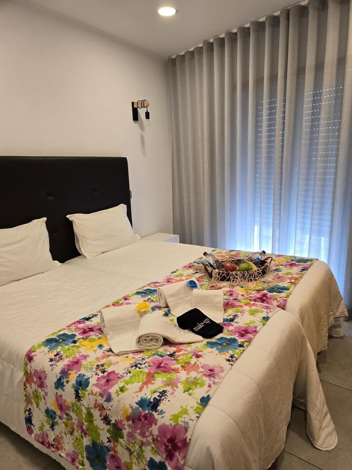 Lc'S Guesthouse Лагуш Екстер'єр фото